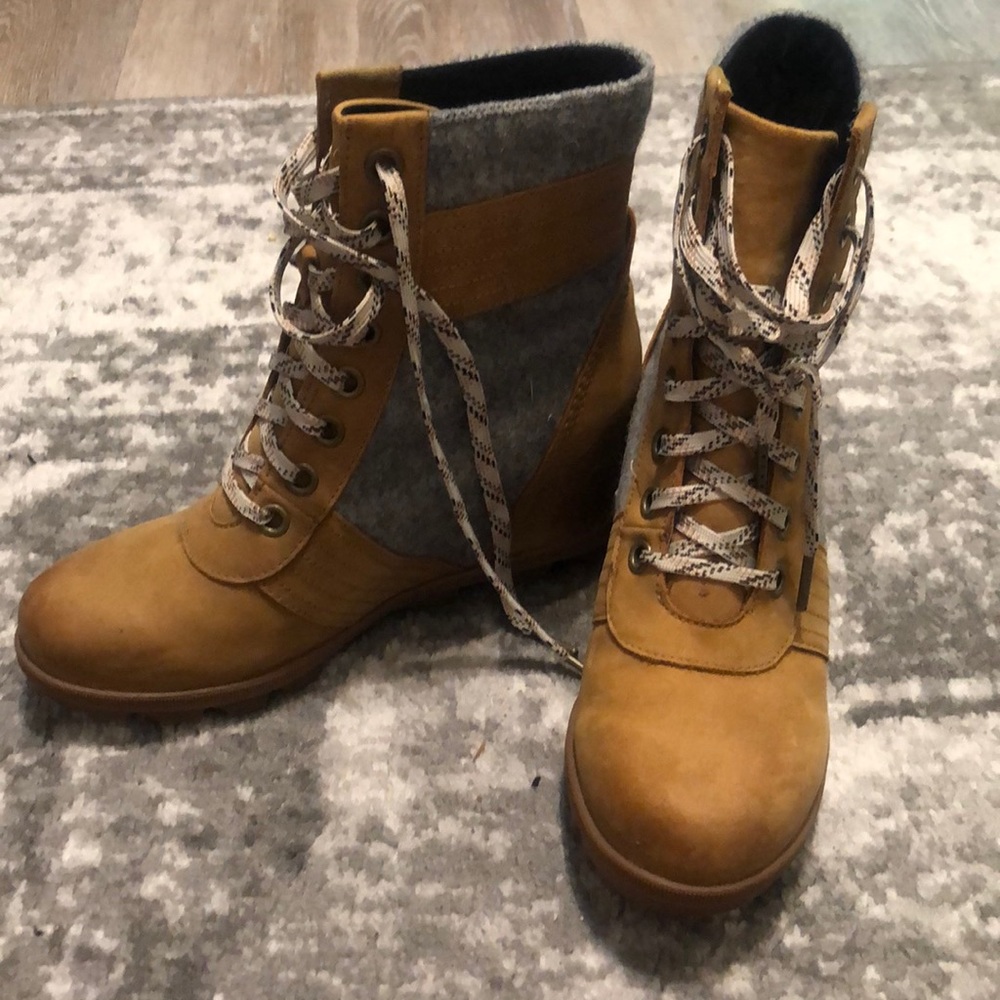 Sorel wedge boots only worn a few times